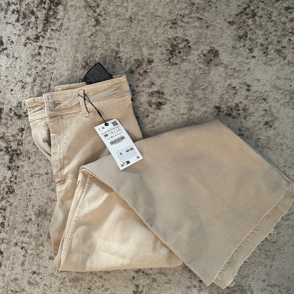 Zara Women’s khaki straight leg jeans